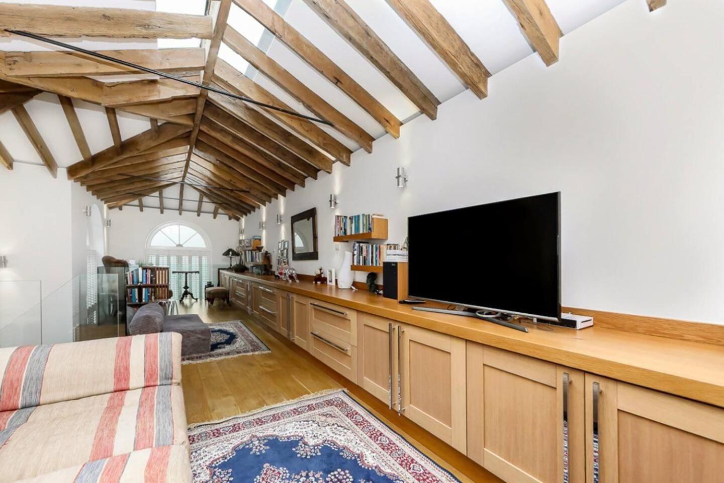 Canal And Garden Wifi Villa London